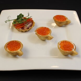 Тарталетки с икрой и сливочным сыром